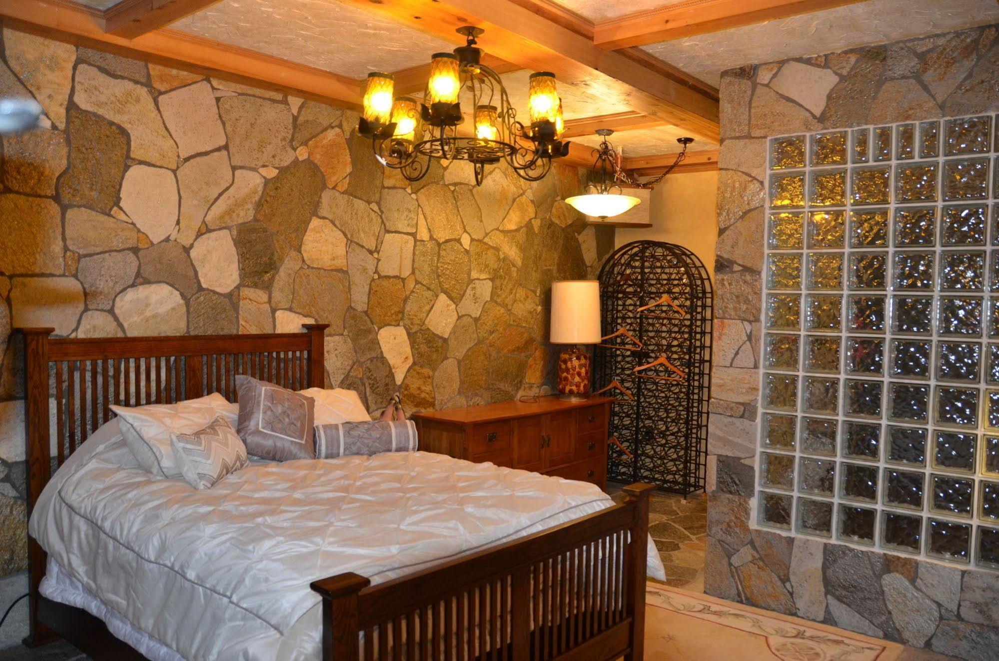 Where Eagles Fly Bed & Breakfast Elk Point Exterior photo